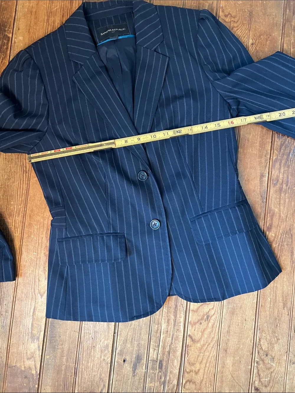 Banana Republic Navy Pinstripe cropped short Blazer pleated back size 4